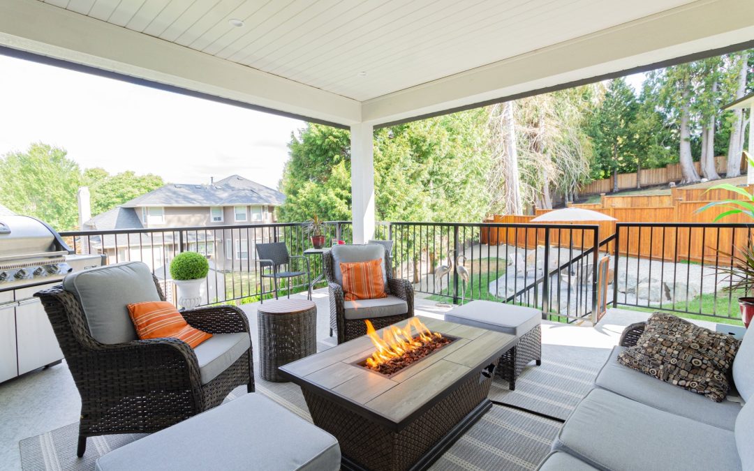 A,Luxurious,Spacious,Deck,With,Stylish,Patio,Furniture,With,A
